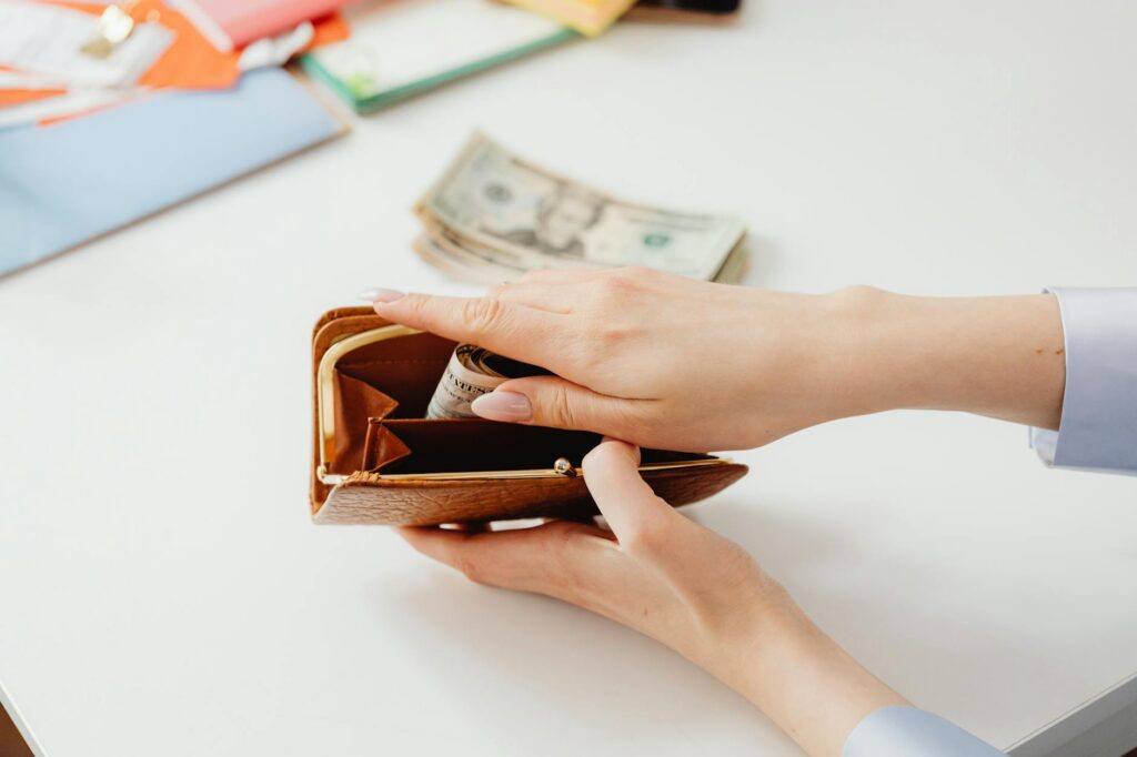 Mitos dan Fakta Top Up E-Wallet Tanpa KTP