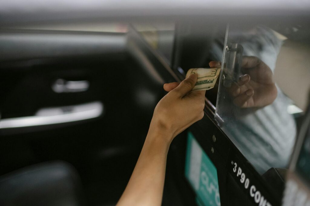 Top Up Antar E-Wallet untuk Driver Ojol: Mitos atau Fakta?
