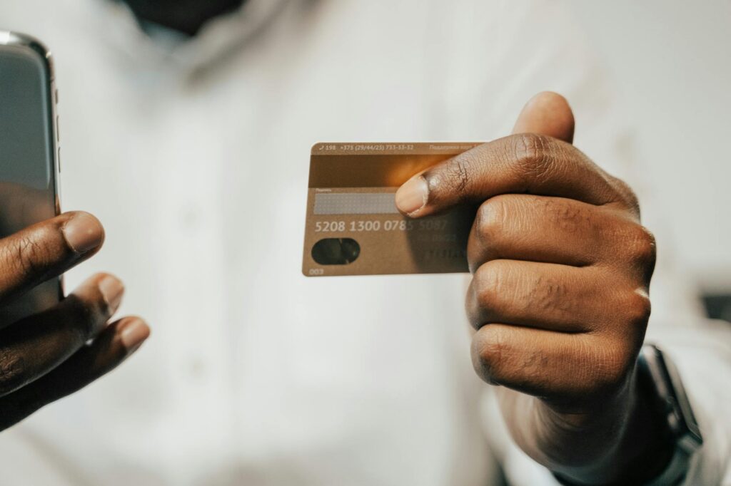 Topup Antar E-Wallet vs Bank: Mana yang Lebih Cepat dan Mudah?