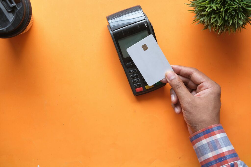 Topup E-Wallet Tanpa KTP di SaldoMart: Mitos vs Fakta